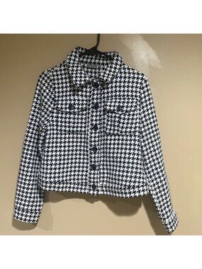 B. young houndstooth collared tweed jacket
